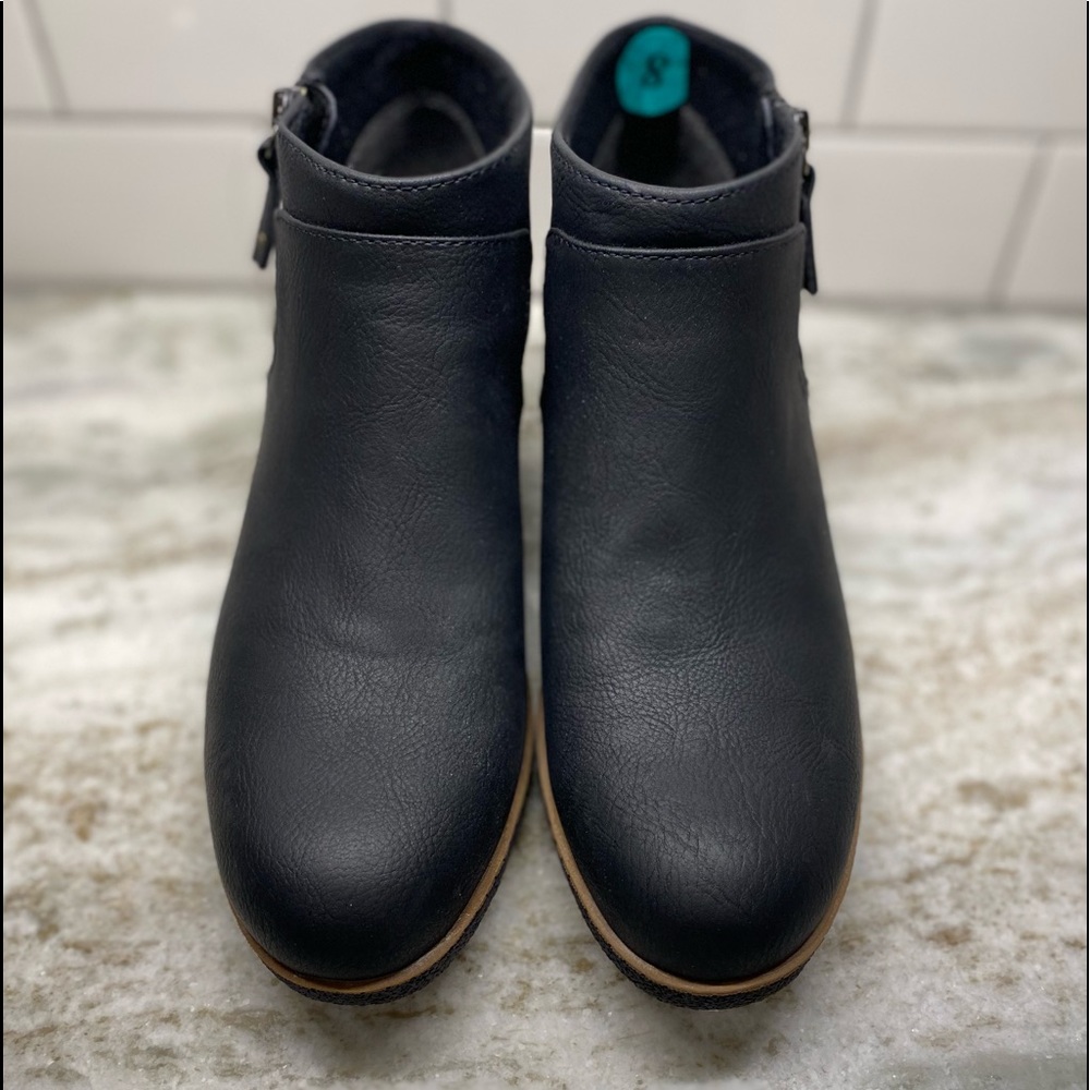 Sr. Scholl’s soft leather ankle boots. Size 8